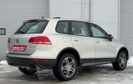 Volkswagen Touareg III, 2011 год, 1 990 000 рублей, 2 фотография