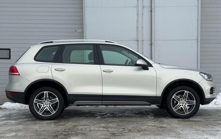 Volkswagen Touareg III, 2011 год, 1 990 000 рублей, 8 фотография