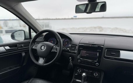 Volkswagen Touareg III, 2011 год, 1 990 000 рублей, 10 фотография