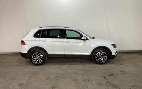 Volkswagen Tiguan II, 2018 год, 2 030 000 рублей, 6 фотография