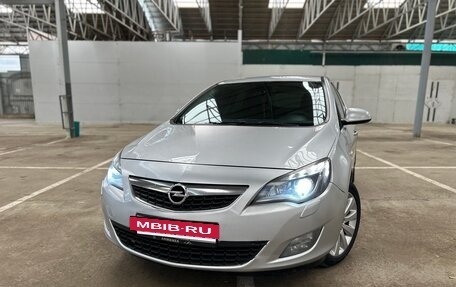 Opel Astra J, 2012 год, 899 999 рублей, 2 фотография