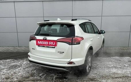 Toyota RAV4, 2018 год, 2 700 000 рублей, 5 фотография