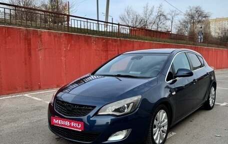 Opel Astra J, 2011 год, 700 000 рублей, 2 фотография