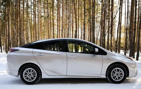 Toyota Prius IV XW50, 2016 год, 1 444 444 рублей, 7 фотография