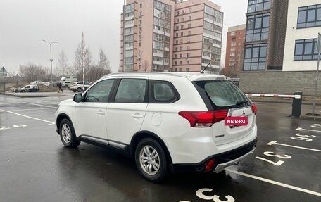 Mitsubishi Outlander III рестайлинг 3, 2015 год, 2 099 999 рублей, 3 фотография