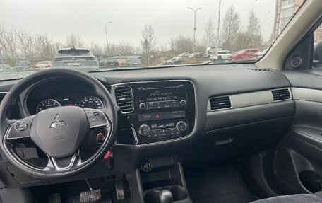 Mitsubishi Outlander III рестайлинг 3, 2015 год, 2 099 999 рублей, 11 фотография