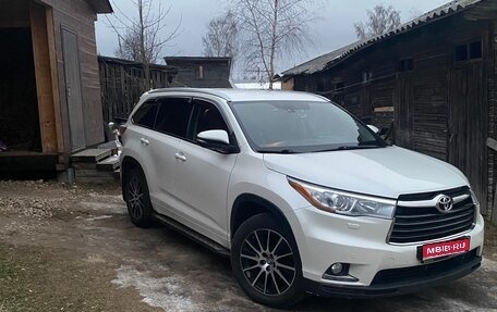 Toyota Highlander III, 2013 год, 2 800 000 рублей, 1 фотография