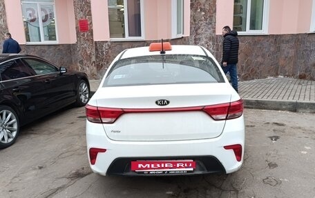 KIA Rio IV, 2018 год, 830 000 рублей, 2 фотография