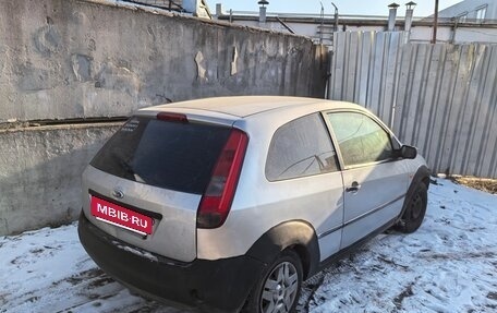 Ford Fiesta, 2003 год, 95 000 рублей, 2 фотография