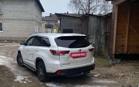 Toyota Highlander III, 2013 год, 2 800 000 рублей, 3 фотография