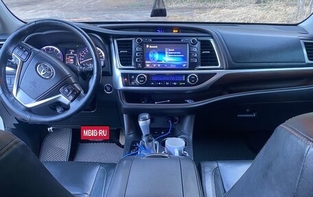 Toyota Highlander III, 2013 год, 2 800 000 рублей, 11 фотография