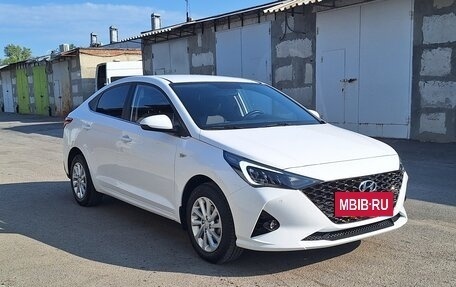 Hyundai Solaris II рестайлинг, 2021 год, 2 050 000 рублей, 2 фотография