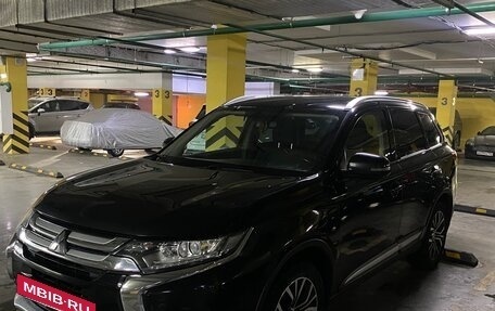 Mitsubishi Outlander III рестайлинг 3, 2017 год, 1 590 000 рублей, 3 фотография