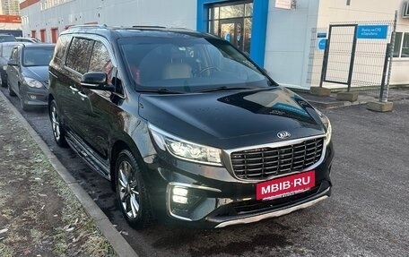 KIA Carnival III, 2018 год, 2 800 000 рублей, 3 фотография