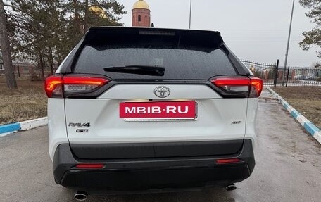 Toyota RAV4, 2021 год, 4 000 000 рублей, 4 фотография