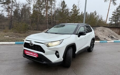 Toyota RAV4, 2021 год, 4 000 000 рублей, 5 фотография