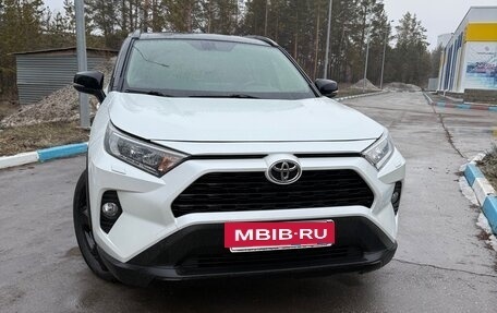 Toyota RAV4, 2021 год, 4 000 000 рублей, 6 фотография