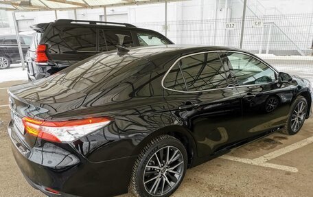 Toyota Camry, 2021 год, 3 300 000 рублей, 2 фотография