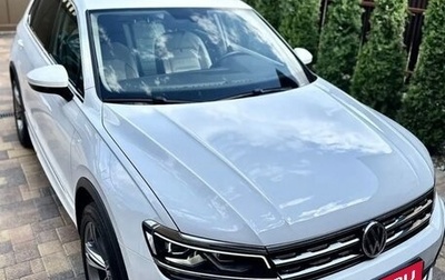 Volkswagen Tiguan II, 2018 год, 3 800 000 рублей, 1 фотография