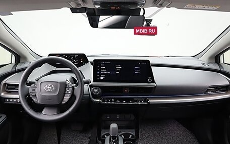 Toyota Prius IV XW50, 2024 год, 3 955 000 рублей, 6 фотография