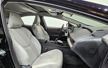 Toyota Prius IV XW50, 2024 год, 3 920 000 рублей, 6 фотография