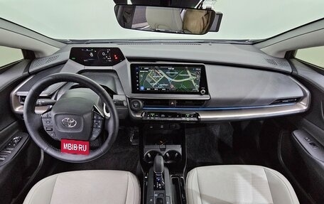 Toyota Prius IV XW50, 2024 год, 3 920 000 рублей, 5 фотография
