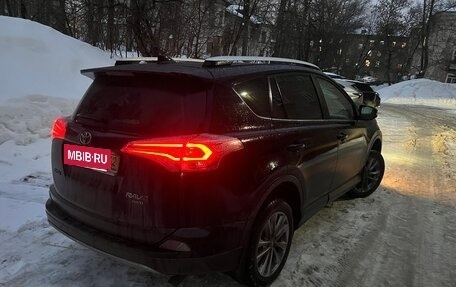 Toyota RAV4, 2017 год, 2 950 000 рублей, 2 фотография