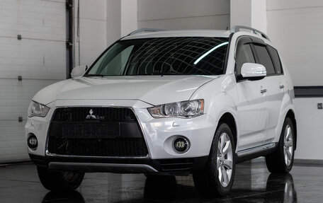 Mitsubishi Outlander III рестайлинг 3, 2010 год, 1 530 000 рублей, 3 фотография