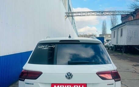 Volkswagen Tiguan II, 2018 год, 2 343 000 рублей, 2 фотография