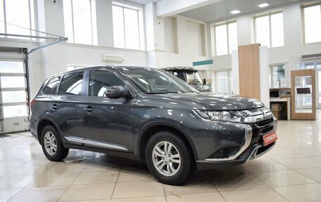 Mitsubishi Outlander III рестайлинг 3, 2019 год, 2 300 000 рублей, 3 фотография