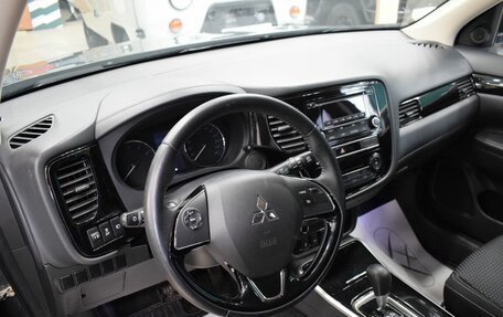 Mitsubishi Outlander III рестайлинг 3, 2019 год, 2 300 000 рублей, 9 фотография