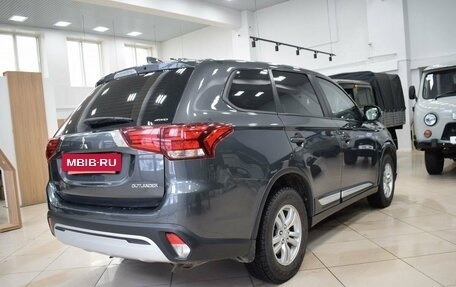 Mitsubishi Outlander III рестайлинг 3, 2019 год, 2 300 000 рублей, 5 фотография