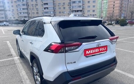 Toyota RAV4, 2020 год, 3 200 000 рублей, 5 фотография