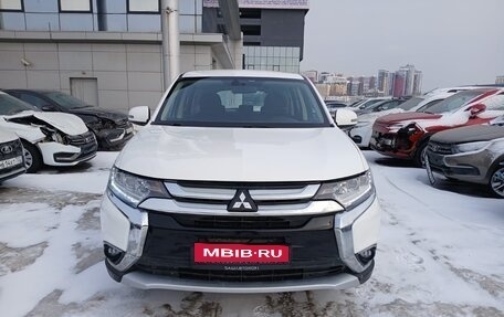 Mitsubishi Outlander III рестайлинг 3, 2016 год, 1 740 000 рублей, 2 фотография