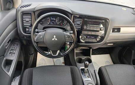 Mitsubishi Outlander III рестайлинг 3, 2016 год, 1 740 000 рублей, 11 фотография