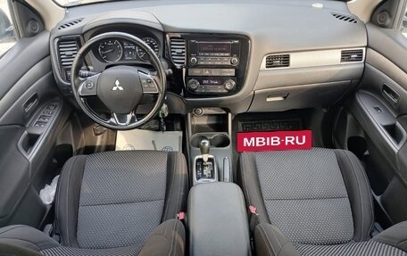 Mitsubishi Outlander III рестайлинг 3, 2016 год, 1 740 000 рублей, 10 фотография