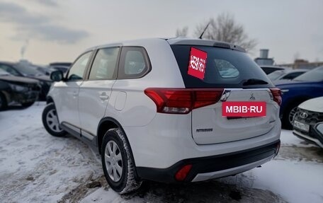 Mitsubishi Outlander III рестайлинг 3, 2016 год, 1 740 000 рублей, 4 фотография