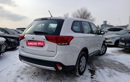 Mitsubishi Outlander III рестайлинг 3, 2016 год, 1 740 000 рублей, 5 фотография