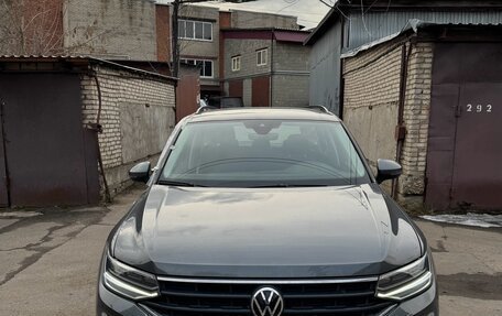 Volkswagen Tiguan II, 2021 год, 2 000 000 рублей, 2 фотография