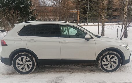 Volkswagen Tiguan II, 2021 год, 2 530 000 рублей, 3 фотография