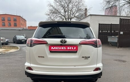 Toyota RAV4, 2017 год, 2 400 000 рублей, 6 фотография