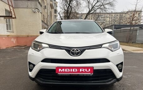 Toyota RAV4, 2017 год, 2 400 000 рублей, 8 фотография