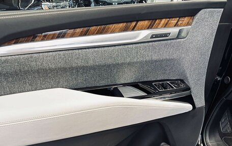 Cadillac Escalade V, 2024 год, 22 700 000 рублей, 14 фотография