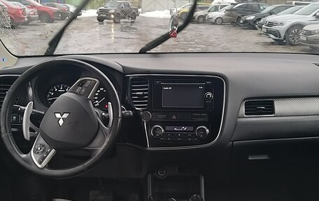 Mitsubishi Outlander III рестайлинг 3, 2013 год, 1 450 000 рублей, 10 фотография