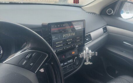 Mitsubishi Outlander III рестайлинг 3, 2015 год, 1 650 000 рублей, 11 фотография