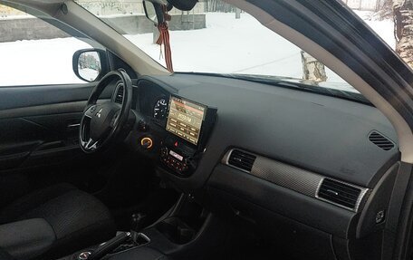 Mitsubishi Outlander III рестайлинг 3, 2015 год, 1 650 000 рублей, 26 фотография