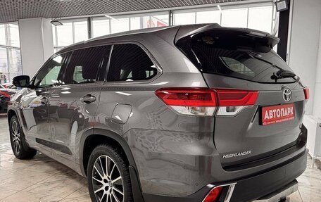 Toyota Highlander III, 2017 год, 3 300 000 рублей, 4 фотография