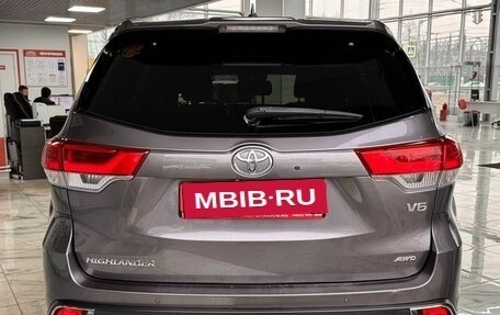 Toyota Highlander III, 2017 год, 3 300 000 рублей, 6 фотография