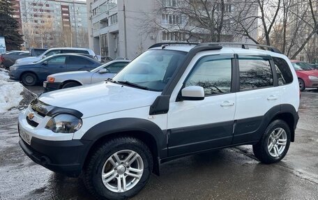 Chevrolet Niva I рестайлинг, 2017 год, 920 000 рублей, 6 фотография