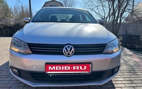 Volkswagen Jetta VI, 2013 год, 970 000 рублей, 2 фотография